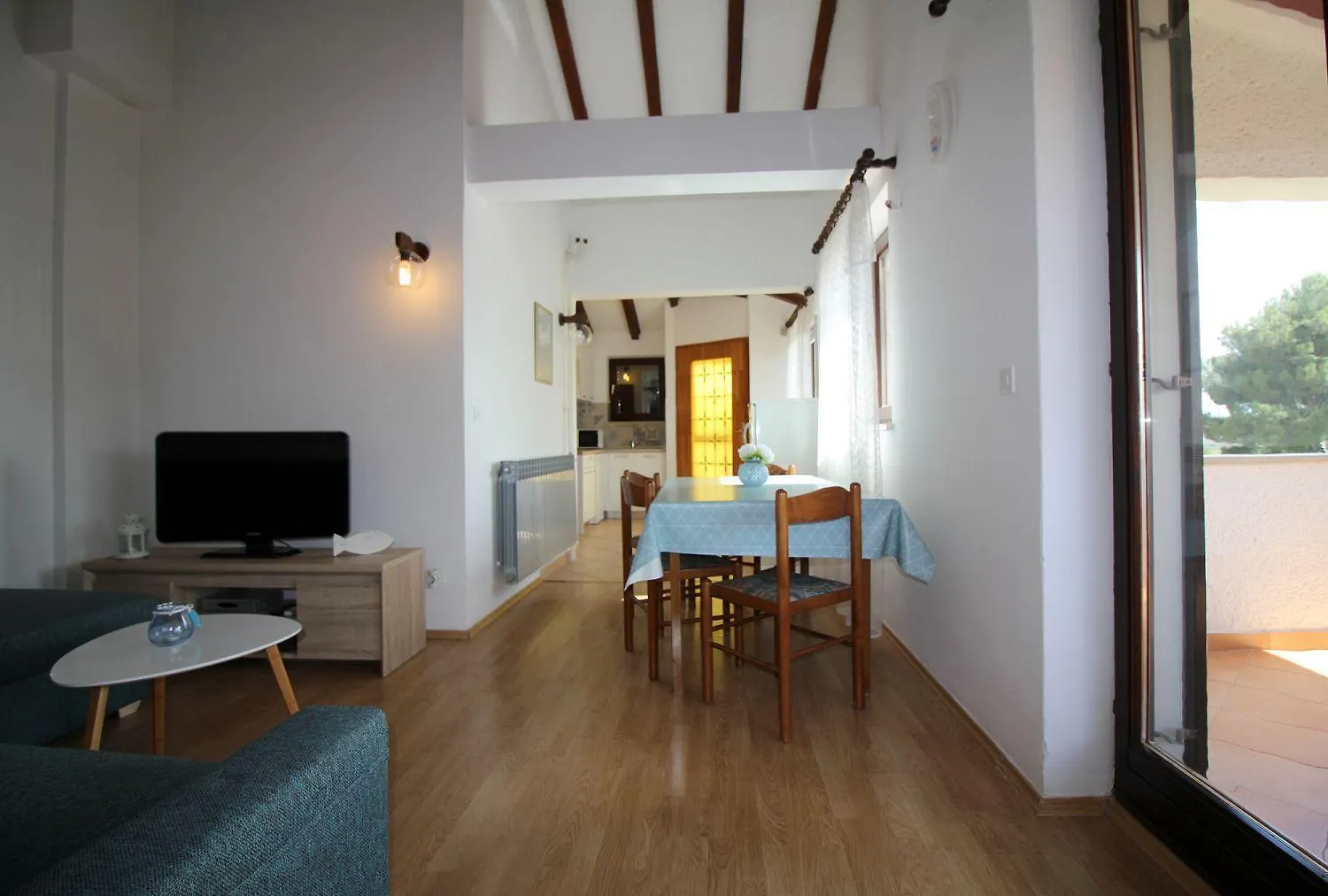 Charmantes Apartment Mit Privatem Balkon, Privatparkplatz, Wifi Und Nur 700 Meter Zum Strand Poreč