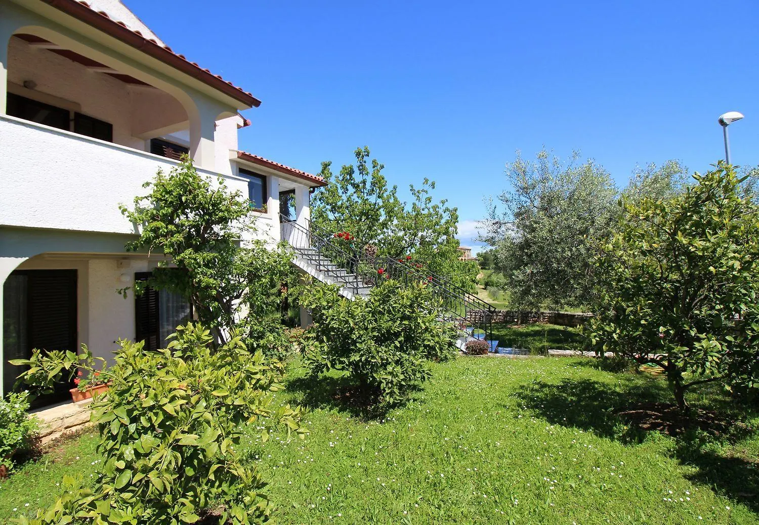Charmantes Apartment Mit Privatem Balkon, Privatparkplatz, Wifi Und Nur 700 Meter Zum Strand Poreč