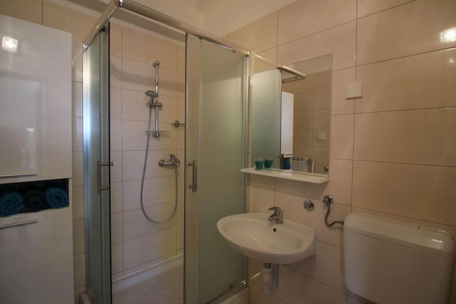 Charmantes Apartment Mit Privatem Balkon, Privatparkplatz, Wifi Und Nur 700 Meter Zum Strand Porec