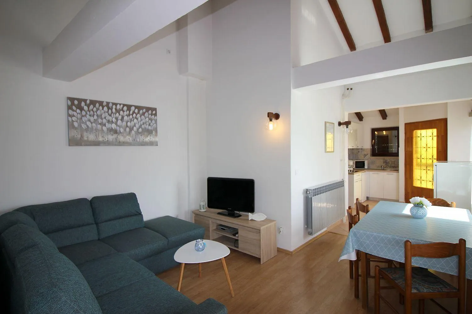 Charmantes Apartment Mit Privatem Balkon, Privatparkplatz, Wifi Und Nur 700 Meter Zum Strand Porec