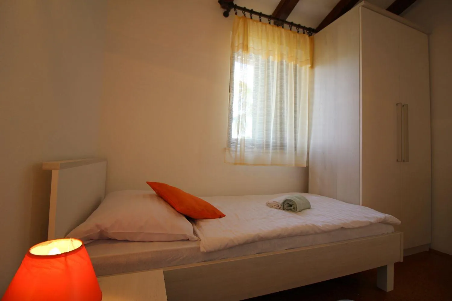 Charmantes Apartment Mit Privatem Balkon, Privatparkplatz, Wifi Und Nur 700 Meter Zum Strand Porec 0*,