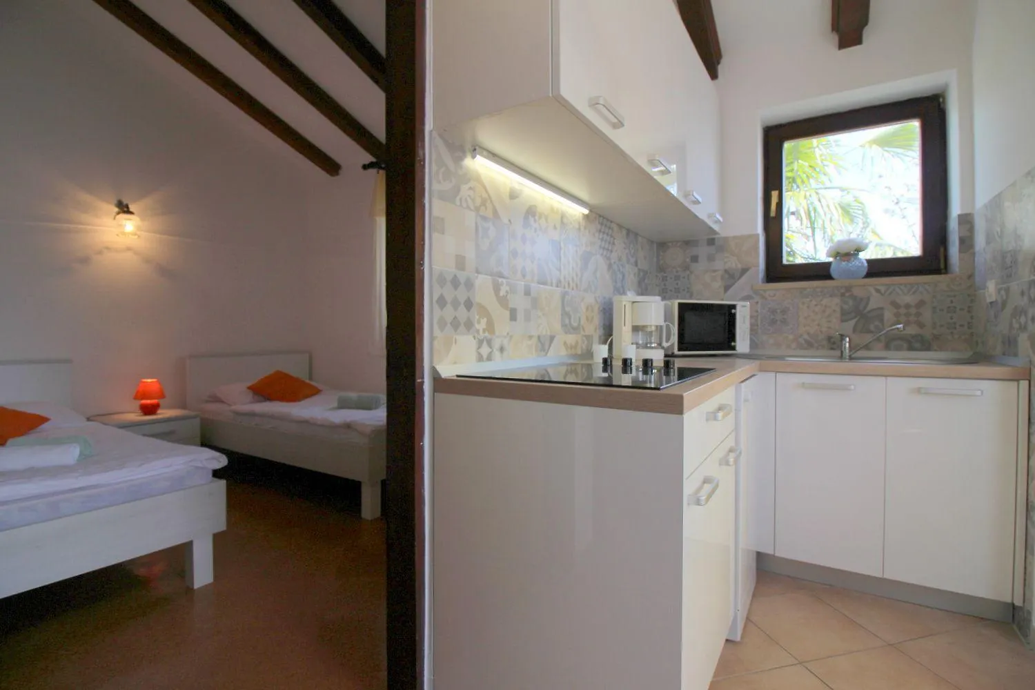Charmantes Apartment Mit Privatem Balkon, Privatparkplatz, Wifi Und Nur 700 Meter Zum Strand Porec