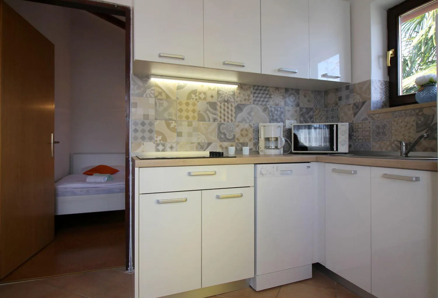 Charmantes Apartment Mit Privatem Balkon, Privatparkplatz, Wifi Und Nur 700 Meter Zum Strand Porec