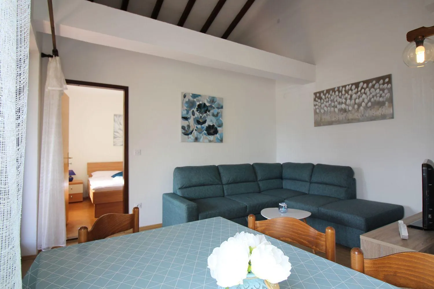 Charmantes Apartment Mit Privatem Balkon, Privatparkplatz, Wifi Und Nur 700 Meter Zum Strand Porec