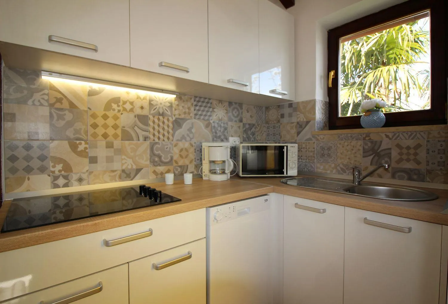Charmantes Apartment Mit Privatem Balkon, Privatparkplatz, Wifi Und Nur 700 Meter Zum Strand Porec Croatia