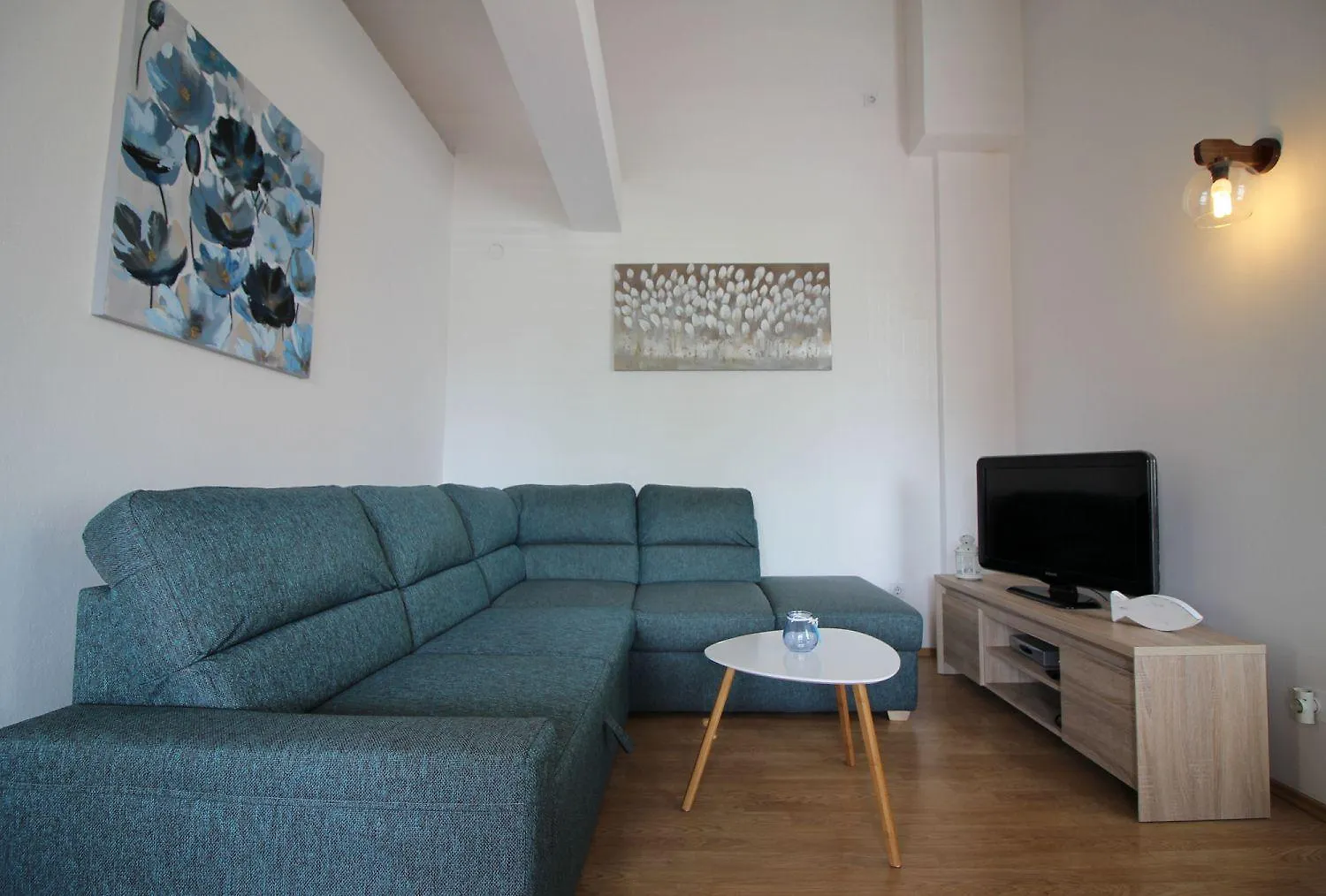 Charmantes Apartment Mit Privatem Balkon, Privatparkplatz, Wifi Und Nur 700 Meter Zum Strand Porec 0*,  Croatia