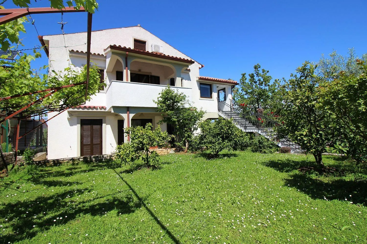 Charmantes Apartment Mit Privatem Balkon, Privatparkplatz, Wifi Und Nur 700 Meter Zum Strand Porec